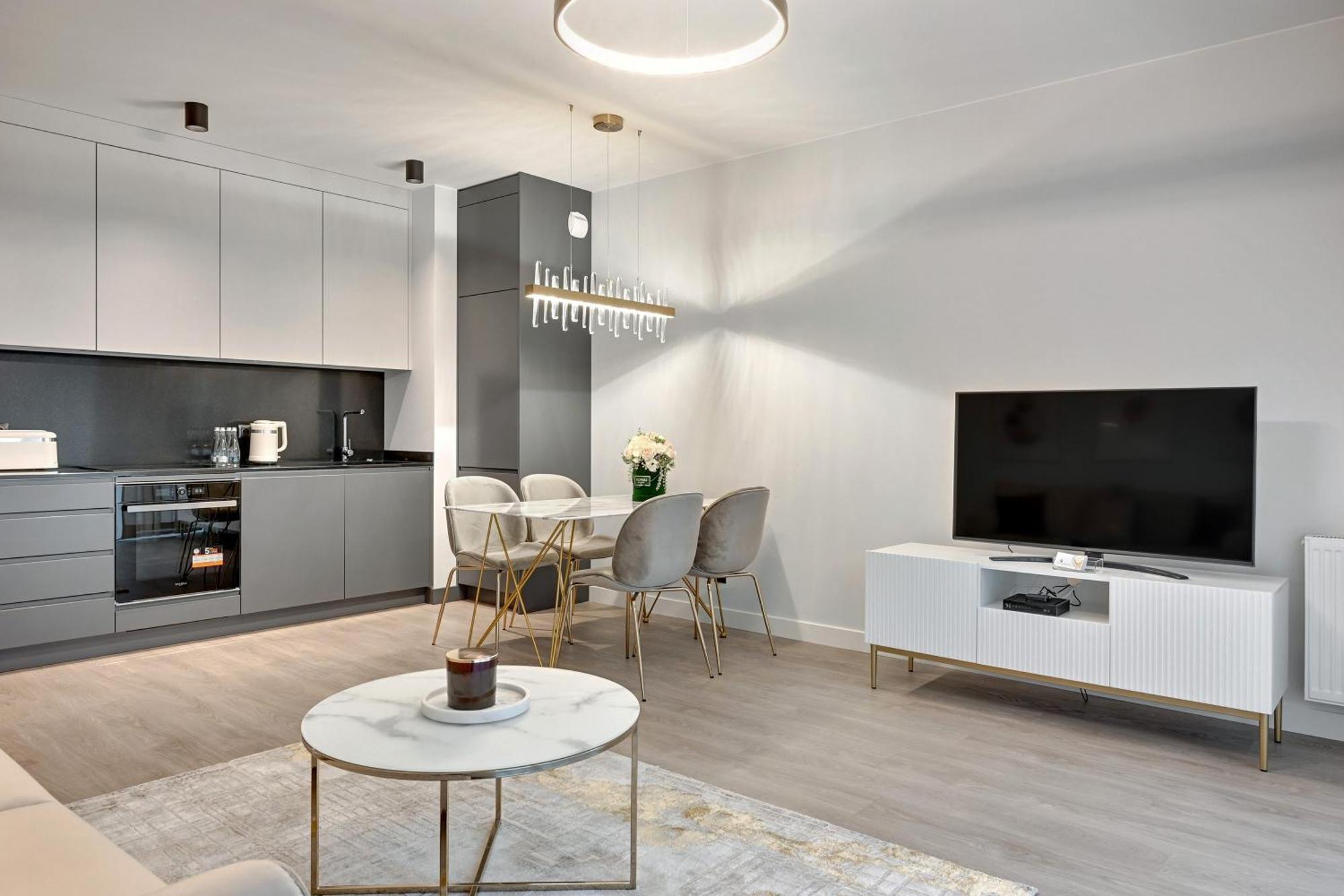 Scala City Center Premium Apartments With Parking By Lion Apartments グダニスク エクステリア 写真